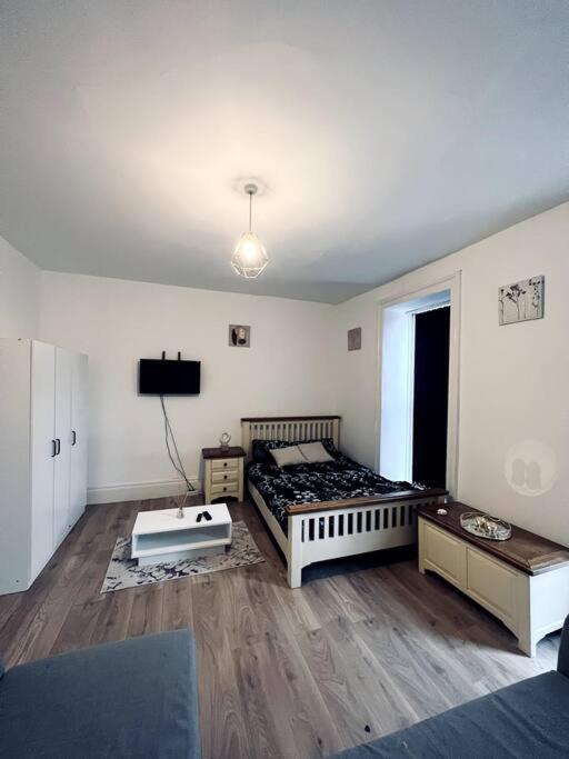 One Bedroom Close To Hyde Park #01 London Bagian luar foto