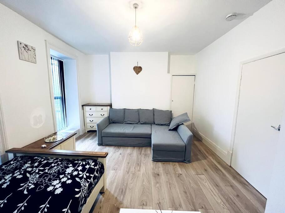 One Bedroom Close To Hyde Park #01 London Bagian luar foto